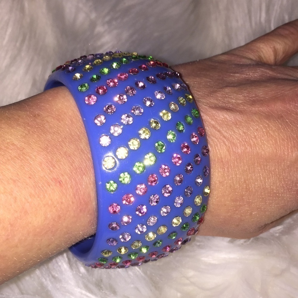 3/$15 Vintage chunky plastic blue bangle - Picture 8 of 8